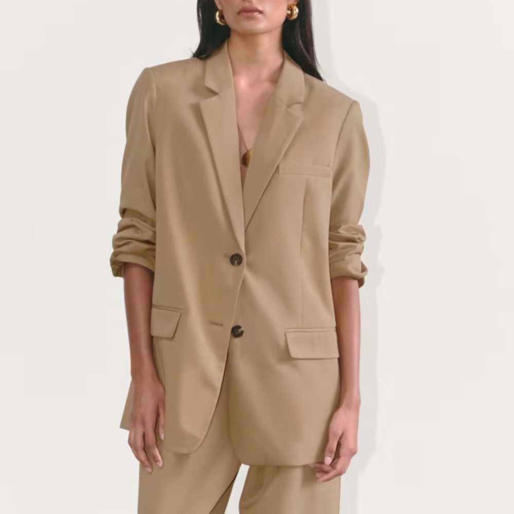 Everlane Oversized Blazer in Buttersmooth size 2, like new condition